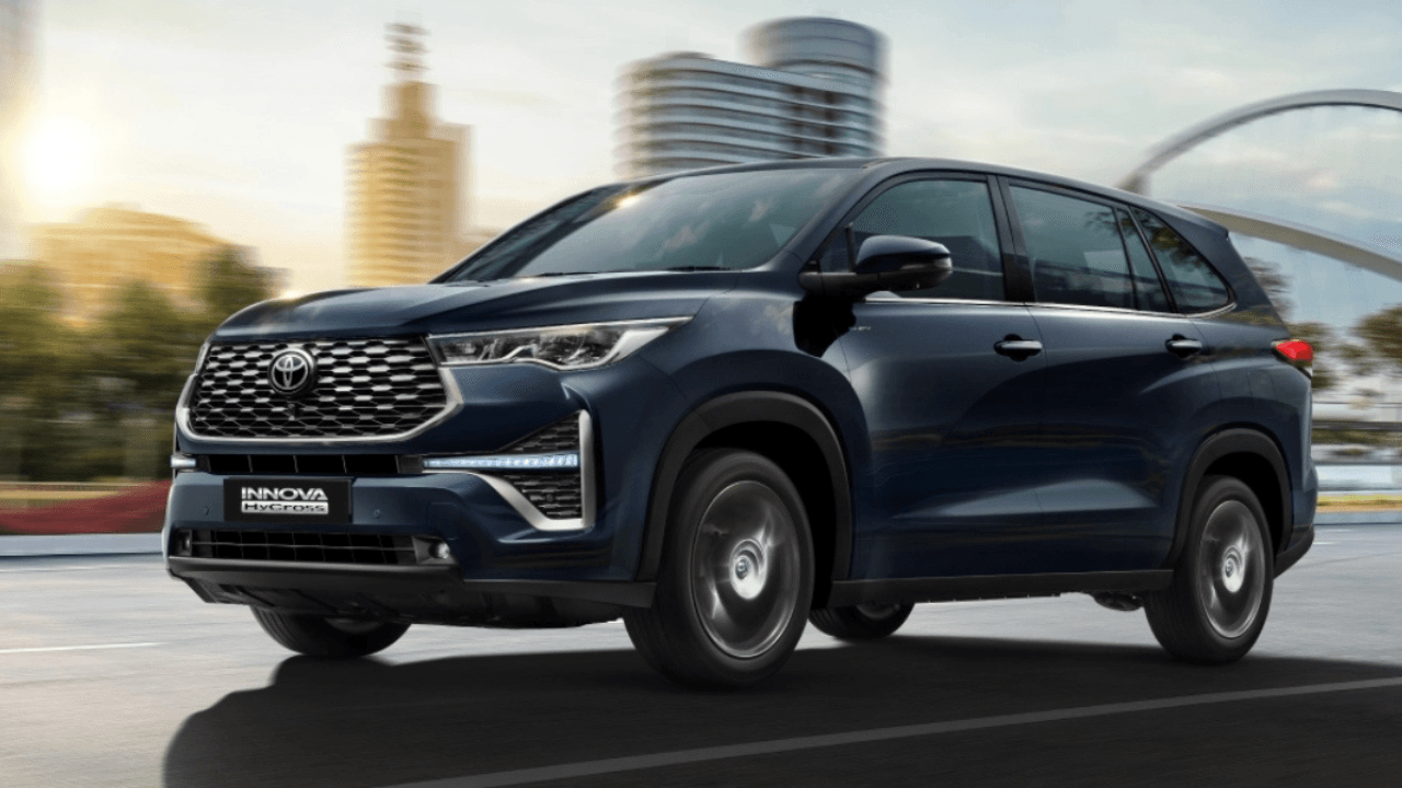 Toyota Innova Hycross के एडवांस फीचर्स, टचस्क्रीन इंफोटेनमेंट और कनेक्टेड कार टेक्नोलॉजी